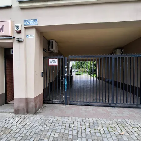 Old Town Corner Ap Sw Barbary